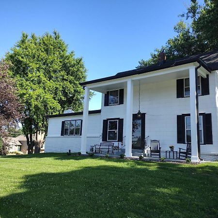 1908 Modern Farmhouse On Large Private Treed Lot Shawnee Exterior foto