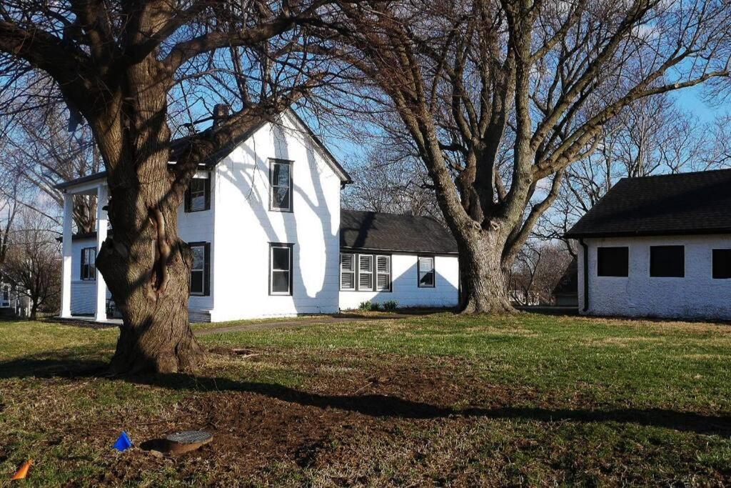 1908 Modern Farmhouse On Large Private Treed Lot Shawnee Exterior foto