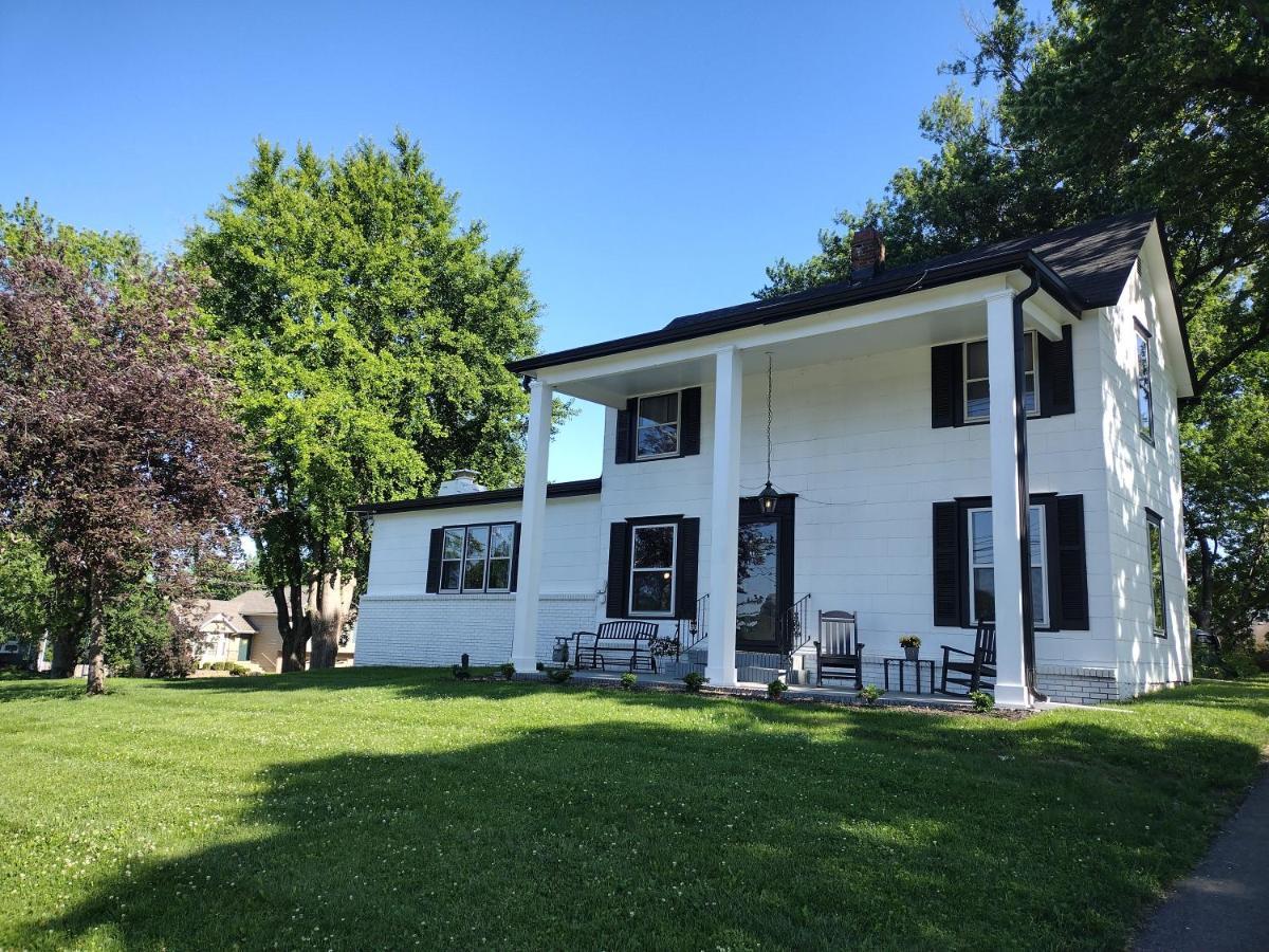 1908 Modern Farmhouse On Large Private Treed Lot Shawnee Exterior foto