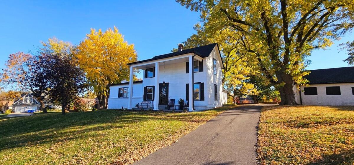 1908 Modern Farmhouse On Large Private Treed Lot Shawnee Exterior foto
